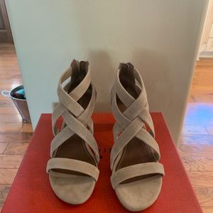 Donald plainer never worn sandal